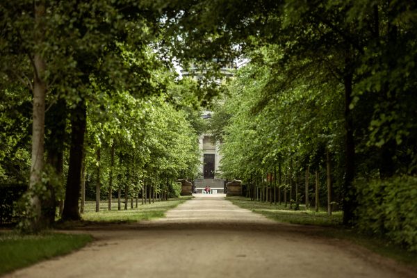 parkanlage vorm Mausoleum