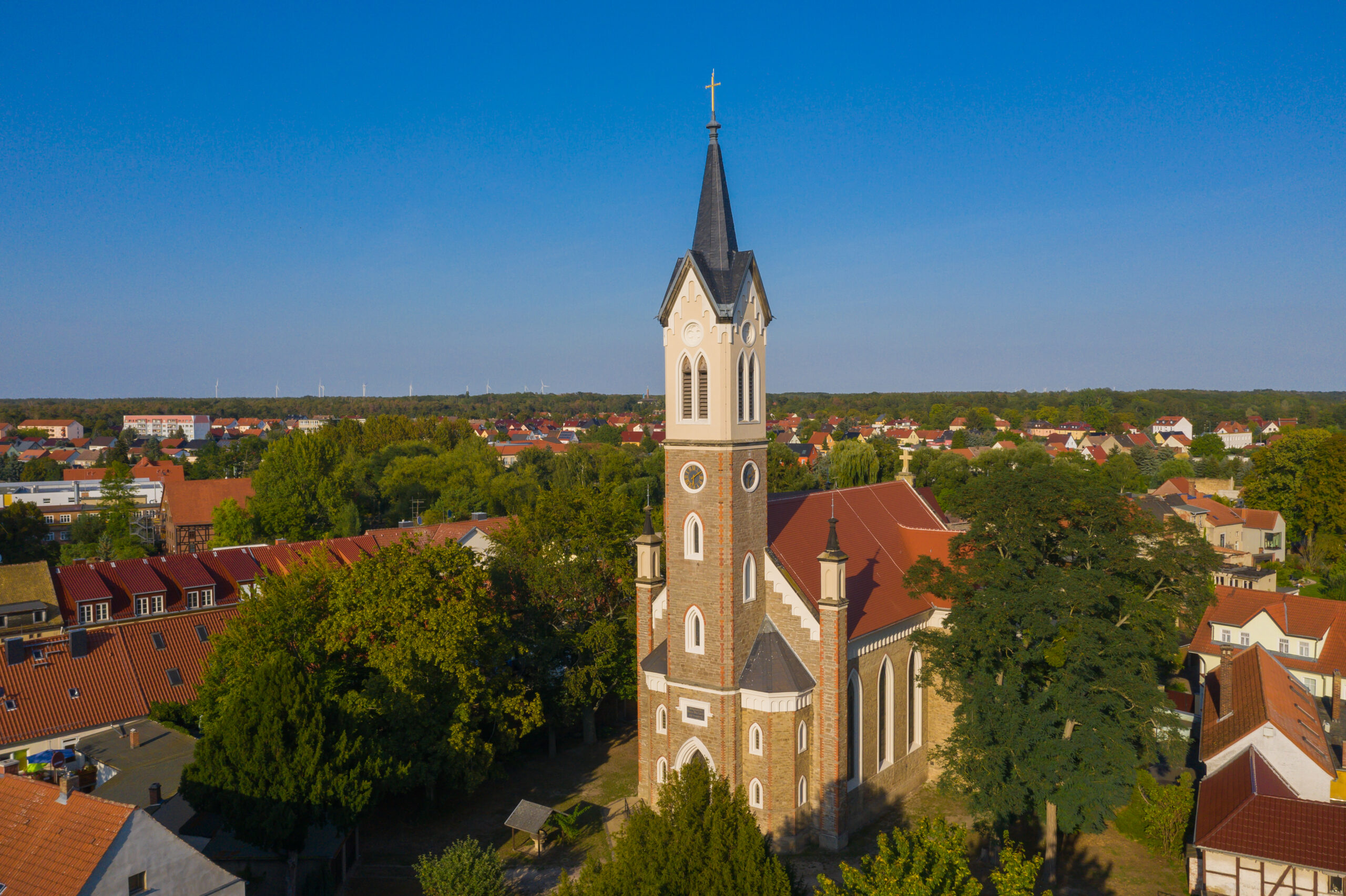 Obenansicht auf die St. Marienkirche Roßlau