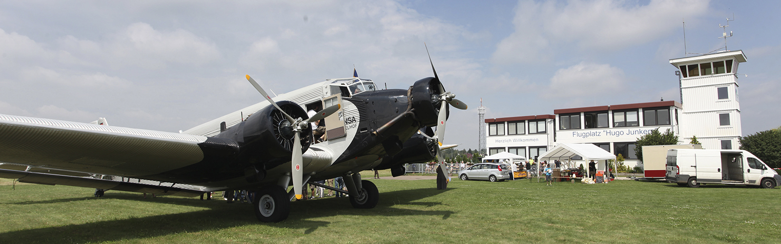 Tante Ju auf dem Flugplatz Dessau