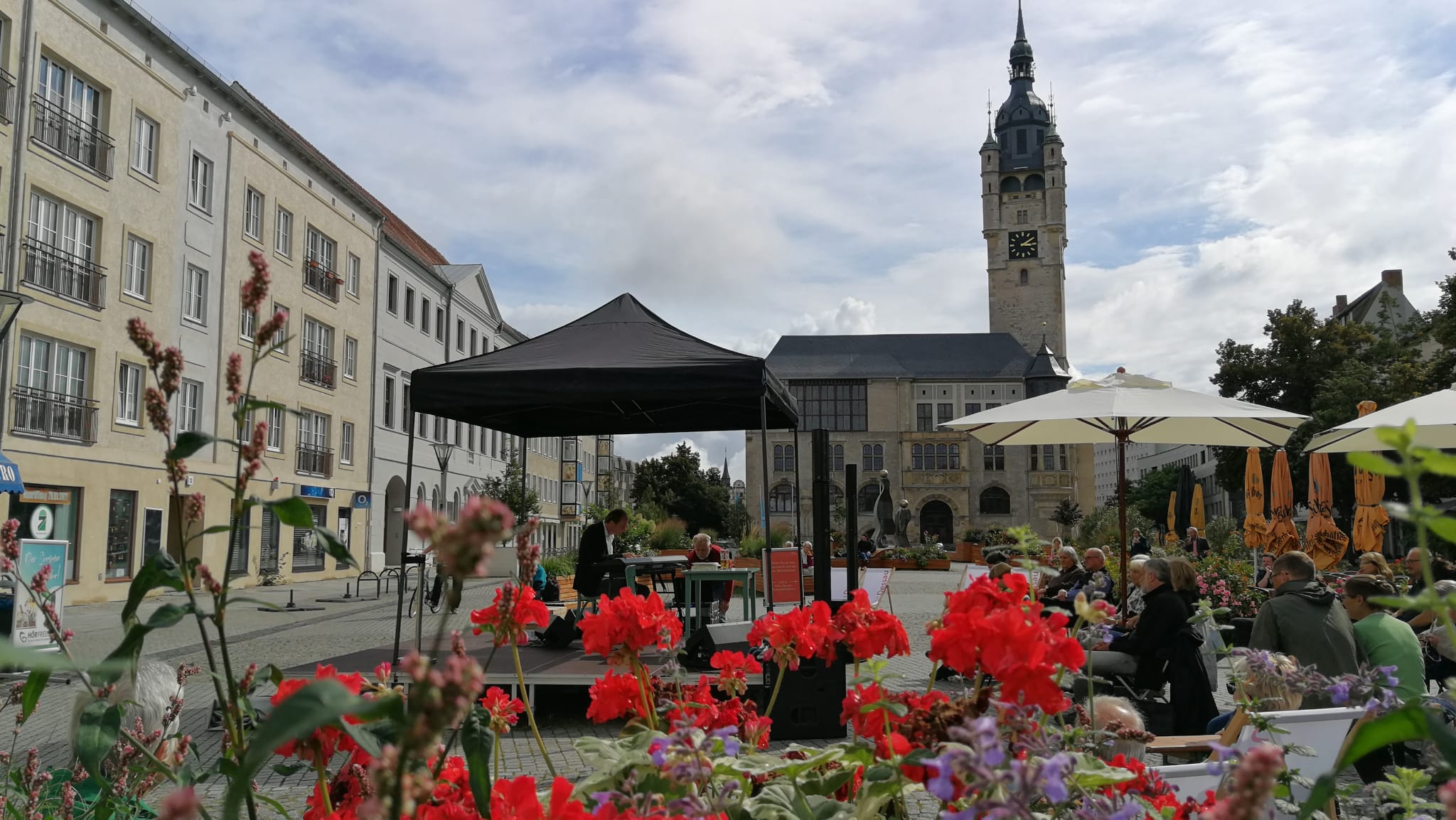 Marktplatz Dessau mit der Open Air Bühne