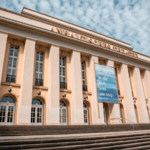 Das Anhaltische Theater Dessau in Frontansicht