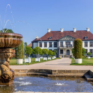 Schloss Oranienbaum mit Springbrunnen