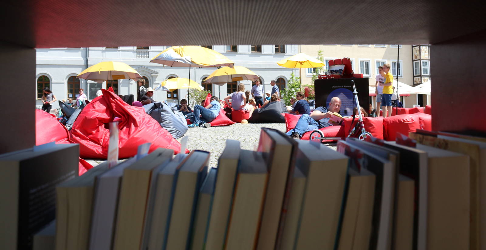 StadtLesen auf dem Marktplatz Dessau