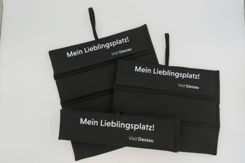 schwarzes Sitzplatzkissen mit Branding
