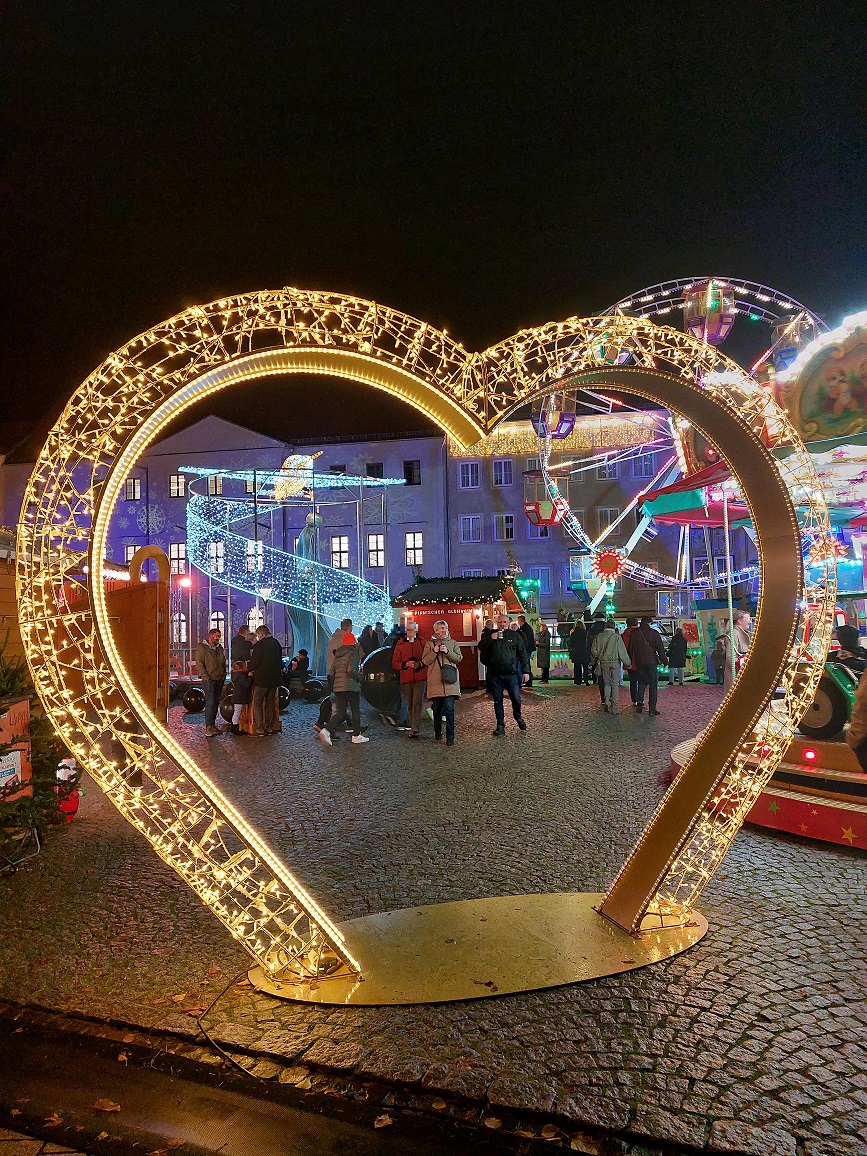 Dessauer Adventsmakrt mit Leuchtherz