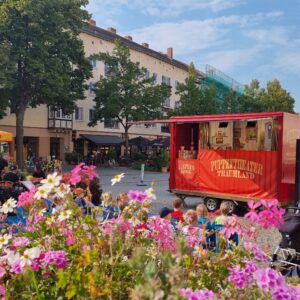 Puppentheater auf dem Dessauer Marktplatz.