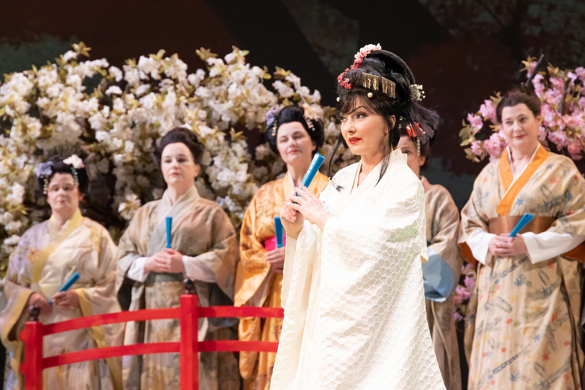 Szenenfoto aus Madama Butterfly, Anhaltisches Theater Dessau, Foto Claudia Heysel