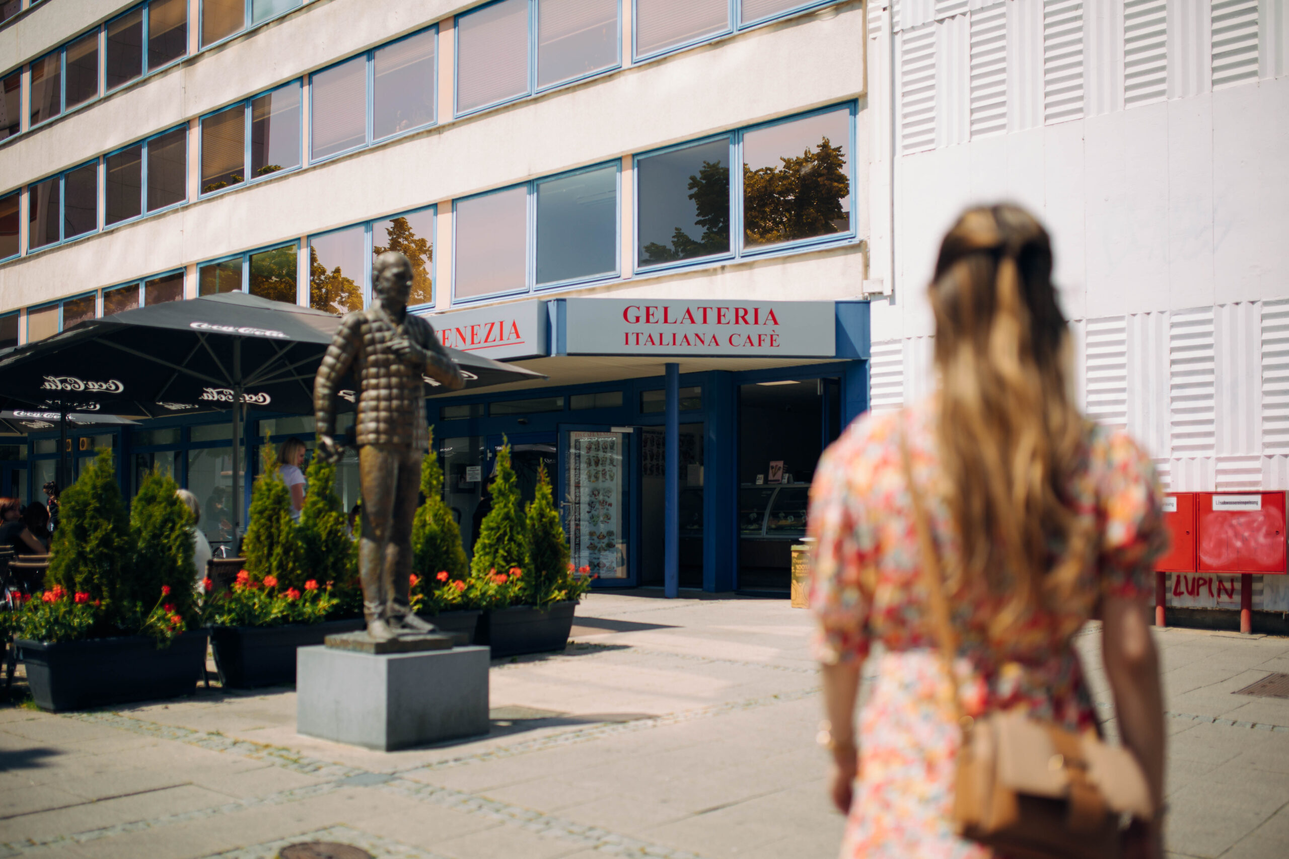 Eiscafé Venezia am Gorbatschow Denkmal in Dessau.