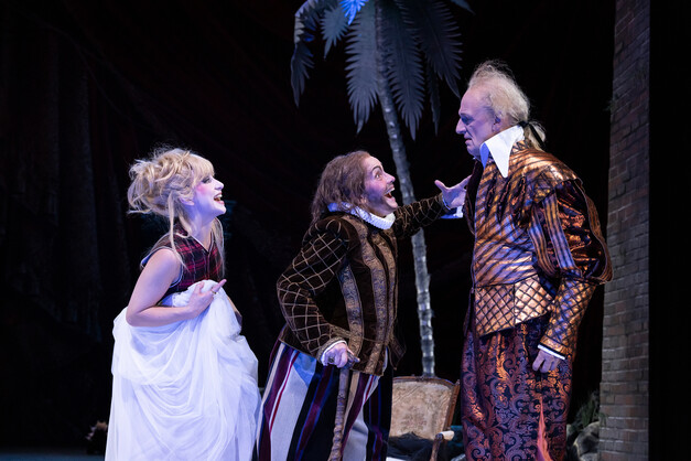 Szenenfoto aus Was ihr wollt im Anhaltischen Theater Dessau, Foto Claudia Heysel