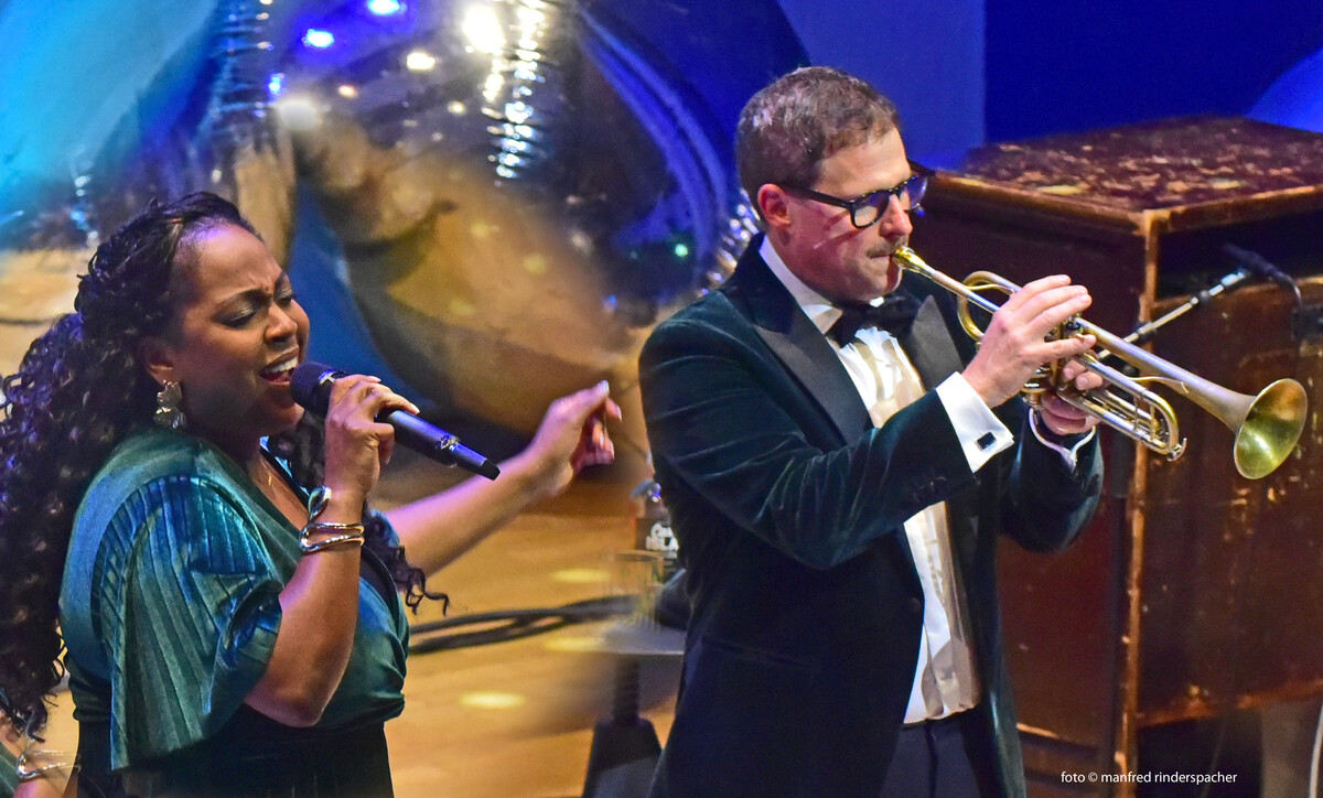 Thomas Siffling's Christmas Gala 2025 A Soulful Christmas am 18.12.2025 im Rosengarten Musensaal Besetzung: Menna Mulugeta (vocals) Thomas Siffling (trumpet/flugelhorn) Thomas Bauser (hammond organ) Jo Ambros (guitar) Erwin Ditzner (drums) Ueberraschungsgast war Olaf Schoenborn