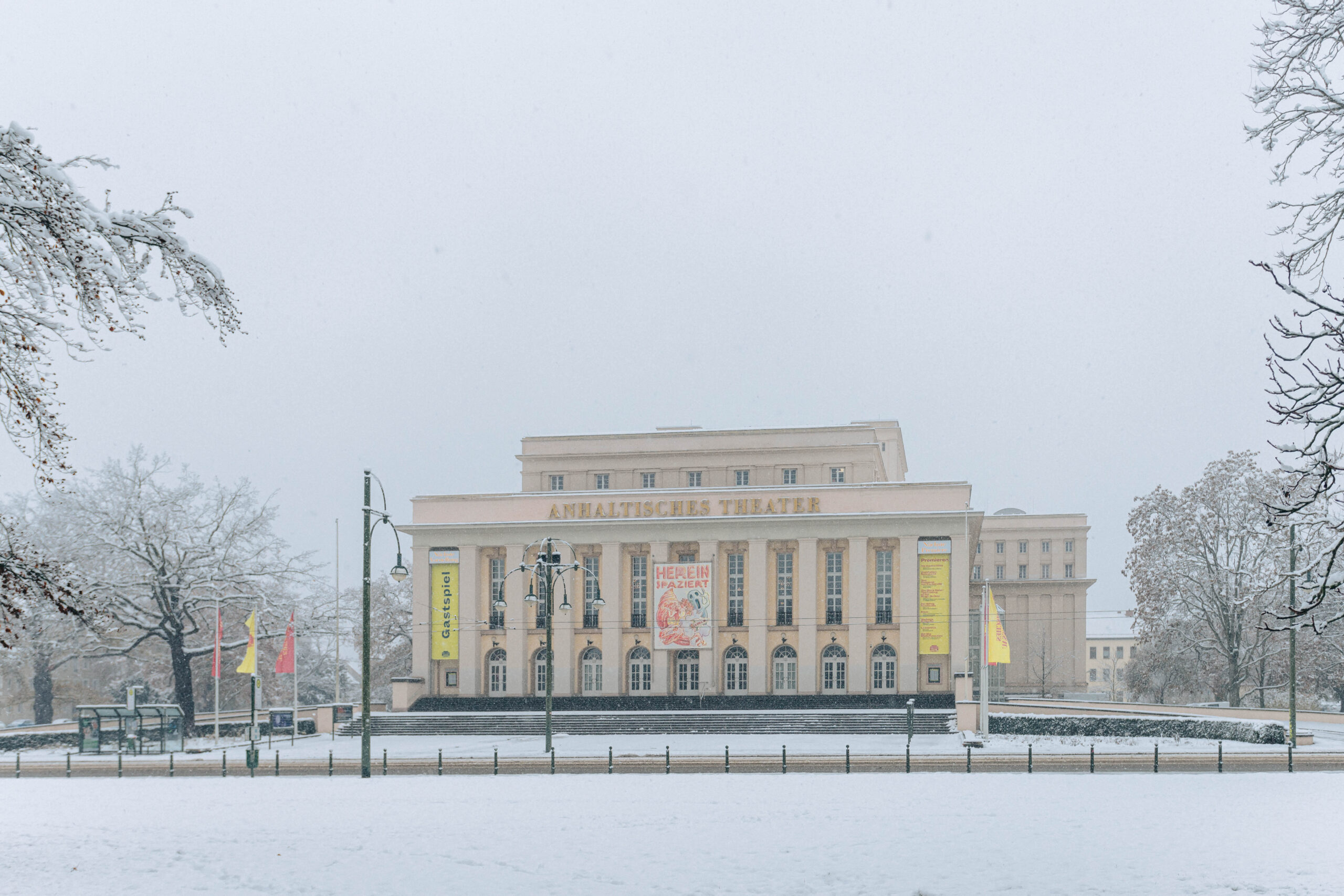Winterliches Anhaltisches Theater Dessau