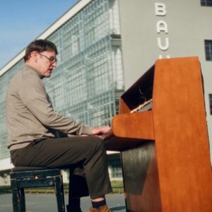 Screenshot aus dem Musikvideo zum Dessau-Roßlau-Song