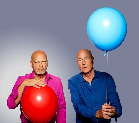 Pressefoto Comedyduo die feisten, zwei Männer mit Luftballons