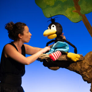Szenenfoto aus dem Puppentheater Der kleine Rabe Socke im Alten Theater Dessau, Foto Claudia Heysel