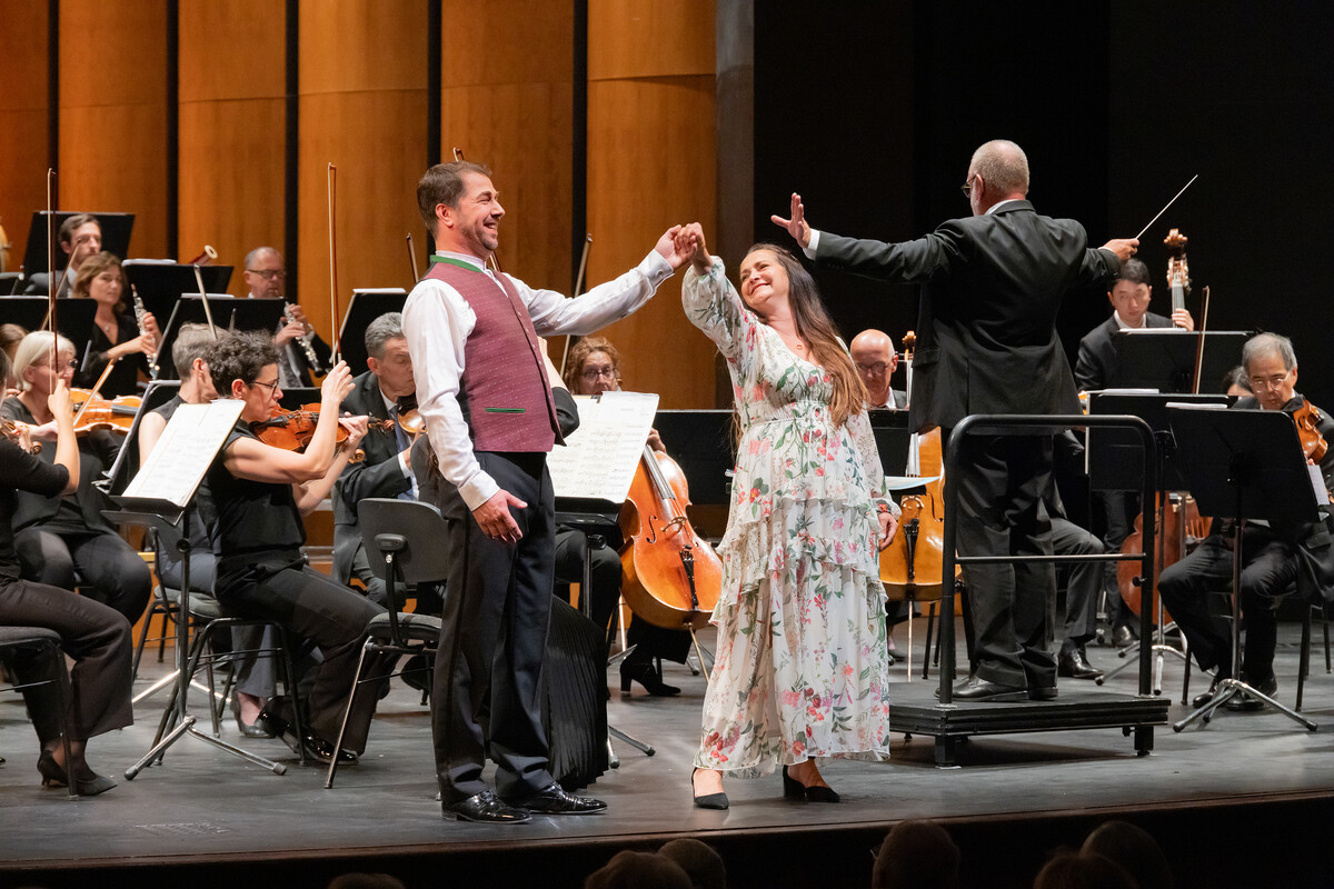 Szenenfoto aus Glücklich ist, wer vergisst im Anhaltischen Theater Dessau, Foto Claudia Heysel