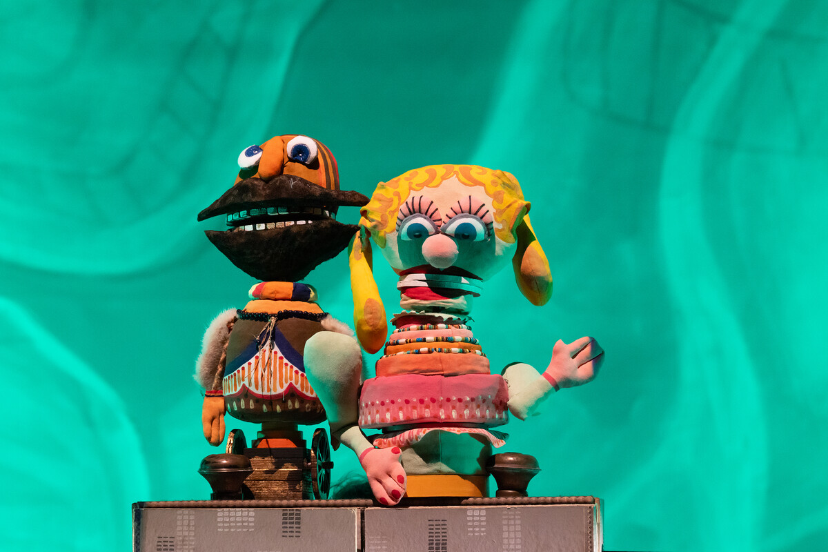 Szenenfoto aus Herr Drossel und Fräulein Bart im Alten Theater Dessau, Foto Claudia Heysel