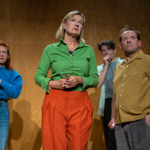 Szenenfoto aus Nachtland im Alten Theater Dessau, Foto Robert Boehnèl