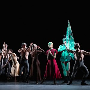 Szenenfoto aus Valses - Der Grüne Tisch im Anhaltischen Theater Dessau, Foto Claudia Heysel