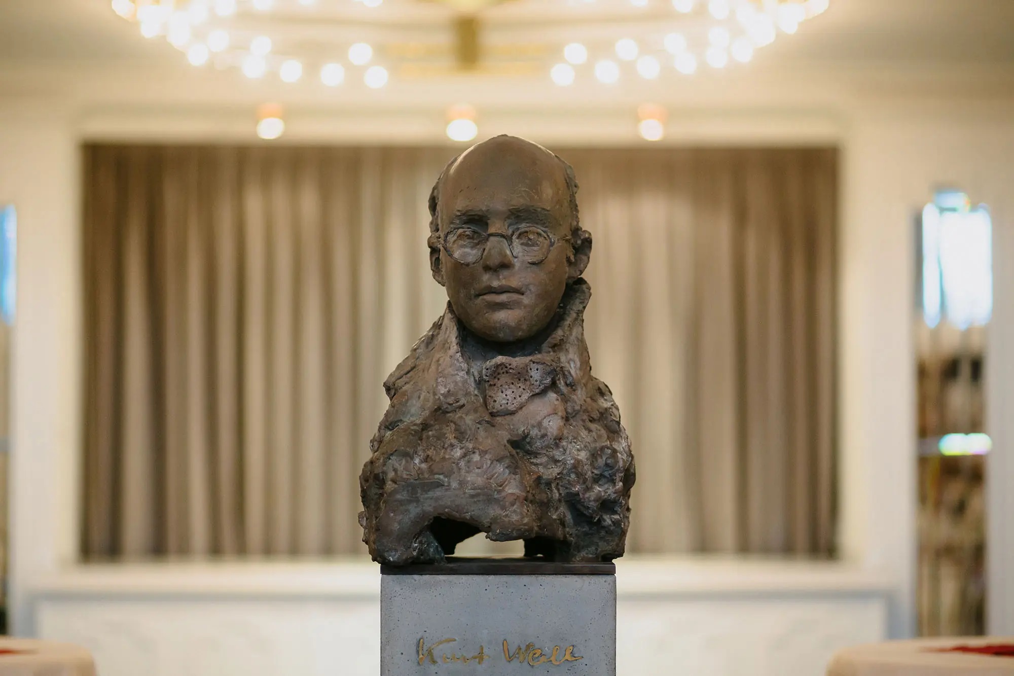 Kurt Weill Statue im Anhaltischen Theater Dessau, Foto KWF 2025