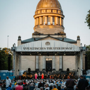 Konzert des Anhaltischen Theaters vor dem Mausoleum in Dessau
