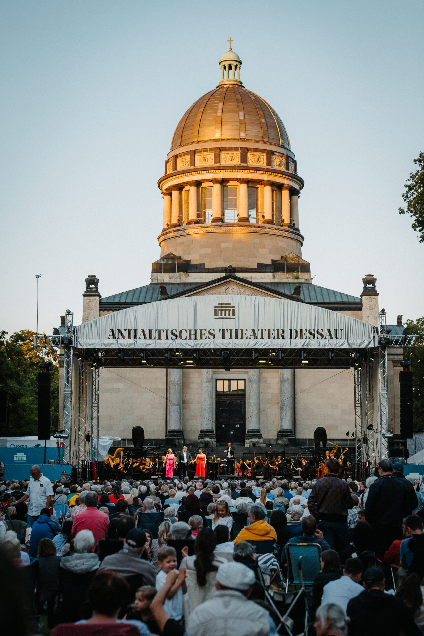 Konzert des Anhaltischen Theaters vor dem Mausoleum in Dessau