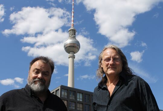 Gruppe MTS in Berlin mit Fernsehturm, Foto Bernd Cierpka