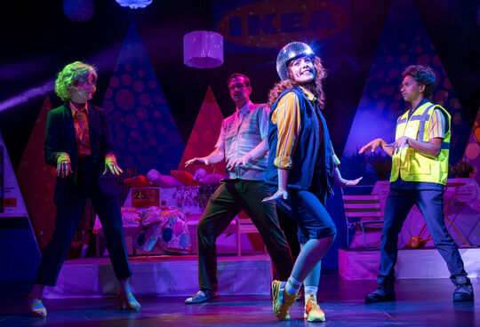 Presssebild ABBA - Waterloo im Bällebad, Foto Markus Breig