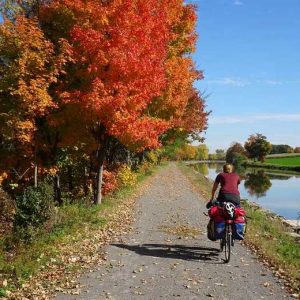Radtour in der beeindruckenden Kulisse des Indian Summer in Kanada
