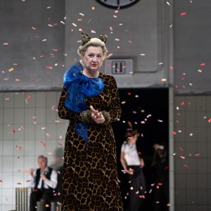 Szenenfoto aus Der Kirschgarten im Anhaltischen Theater Dessau, Foto Robert Boehnèl