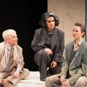 Szenenfoto aus Ehrlich. im Alten Theater Dessau, Foto Claudia Heysel