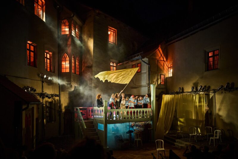 Burgtheatersommer in Roßlau auf der Wasserburg