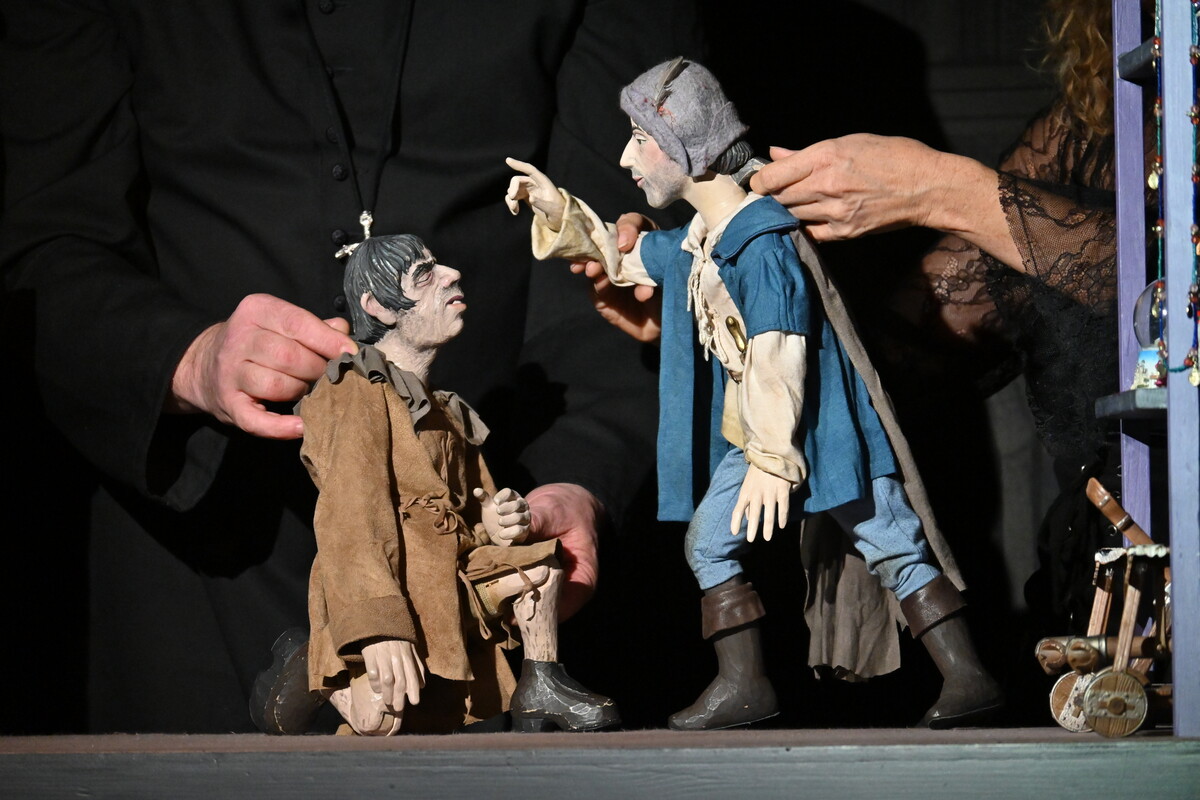 Szenenfoto aus dem Puppentheater "Notre Dame"