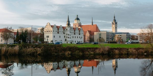 Stadtbild über die Mulde auf den Johannbau