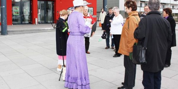 lily herkingplatz dessau stadtfuehrung oeffentliche Stadtfuehrung am neuen Theater